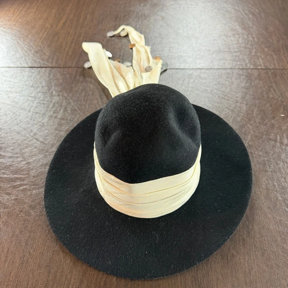 Vintage Glenover Black 100% Wool Cream Scarf with Coin Decoration Women's Hat